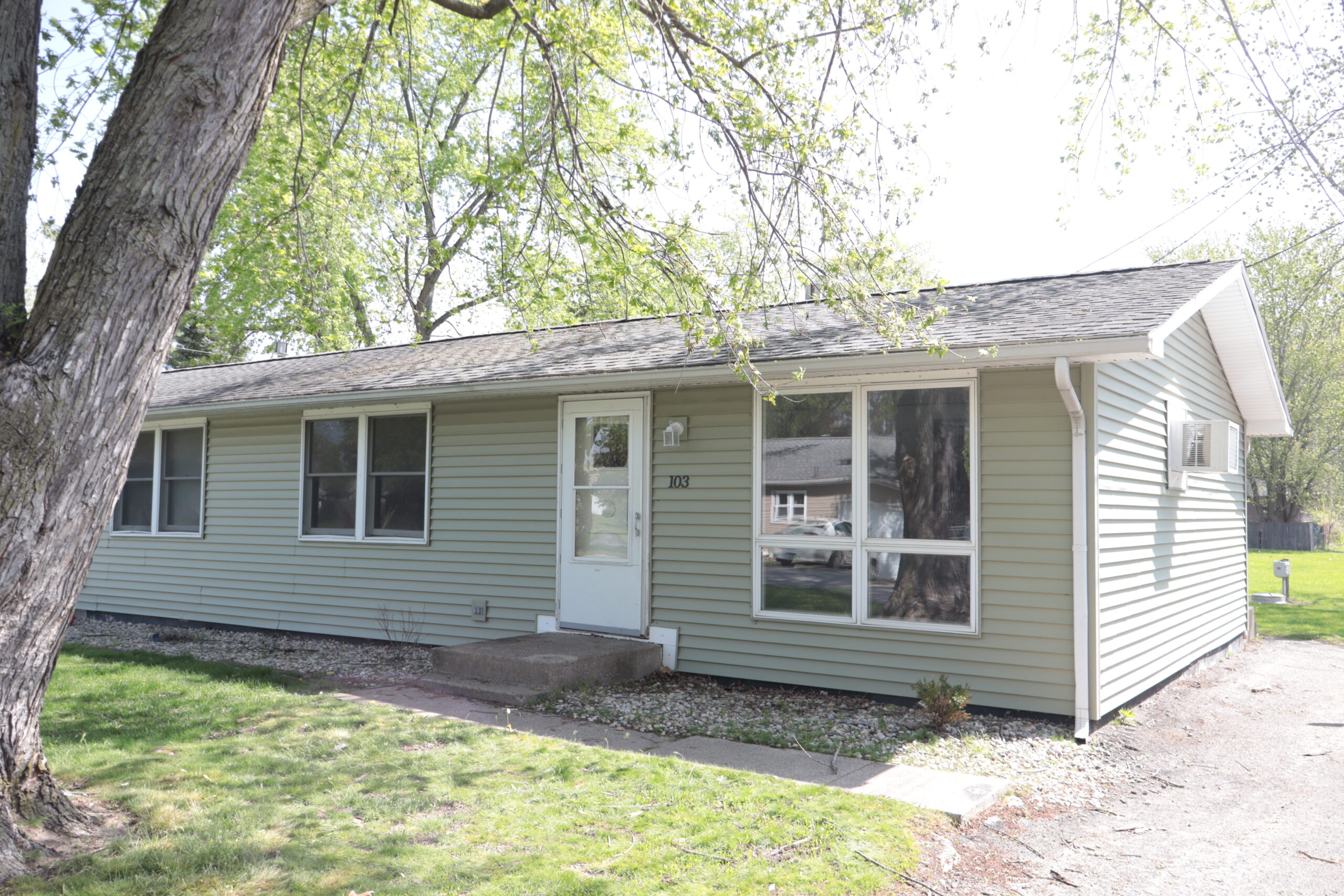 103 S Woodland Trl, Monticello IN